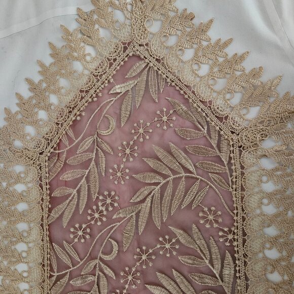 Burgundy lace table runner(s) - 2 listings - Picture 4 of 8
